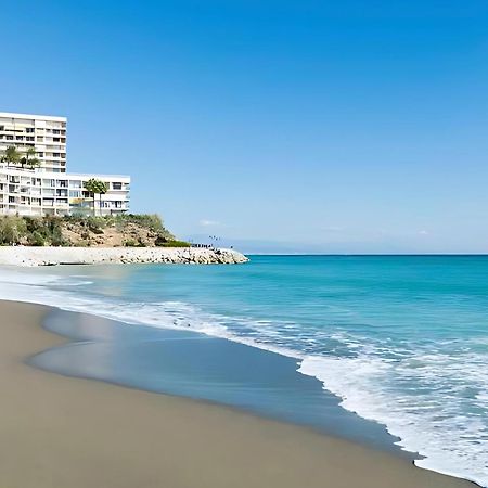 Cozy Apartment With Large Terrace Torremolinos Exterior photo