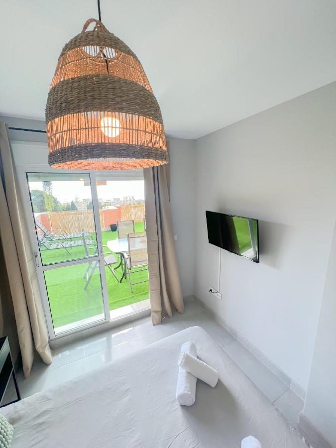 Cozy Apartment With Large Terrace Torremolinos Exterior photo