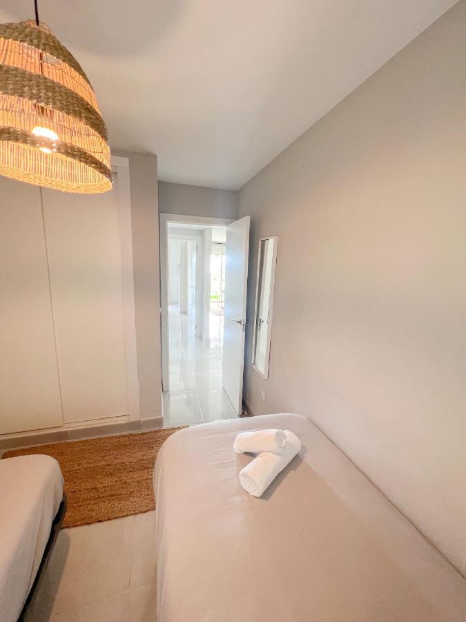 Cozy Apartment With Large Terrace Torremolinos Exterior photo