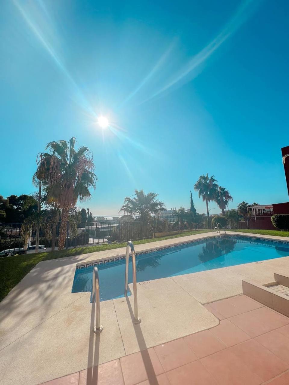 Cozy Apartment With Large Terrace Torremolinos Exterior photo